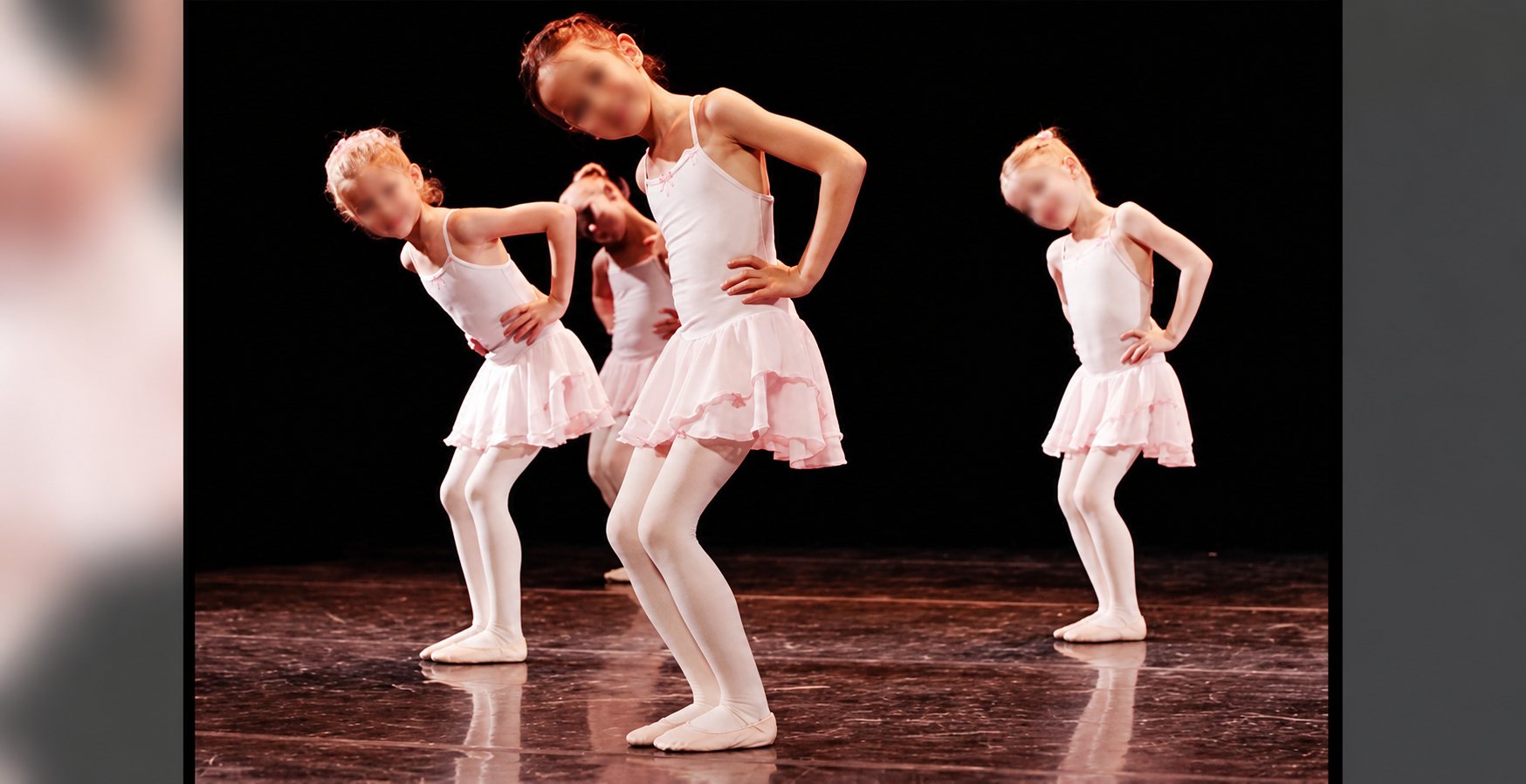 Jeunes danseuses sur scène