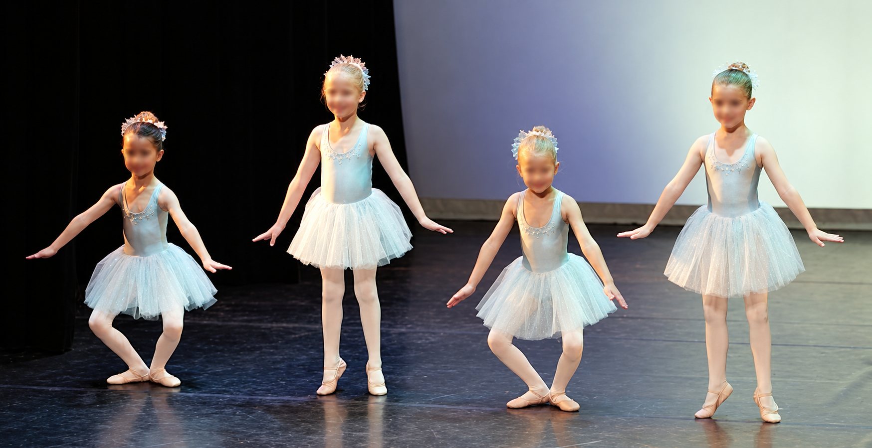 Petites danseuses en ligne