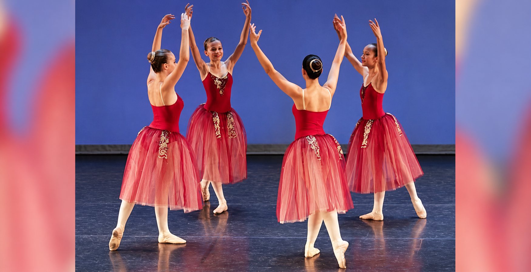 Danseuses adultes en costume de scène