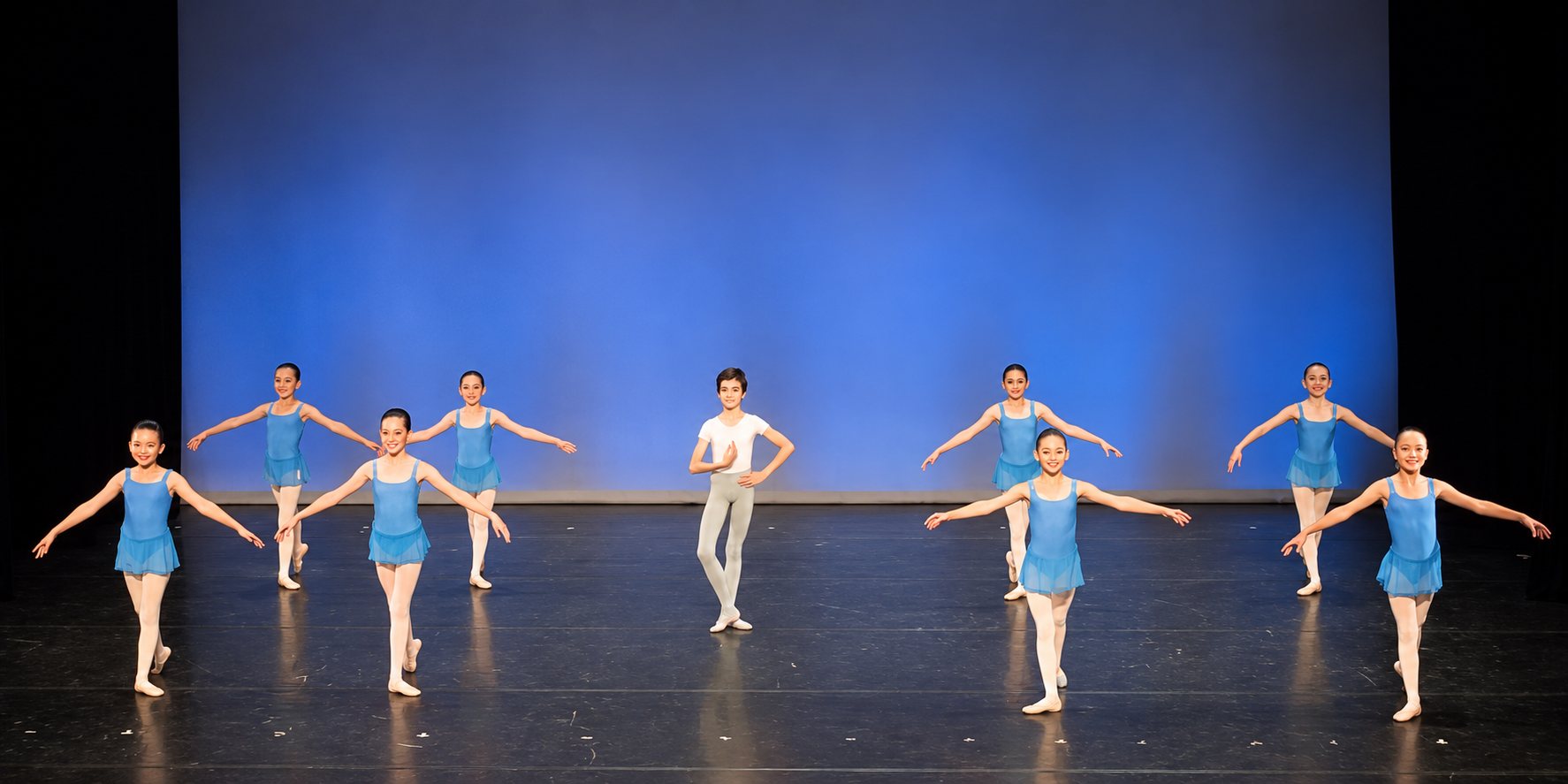 Groupe d’enfants en costume pastel